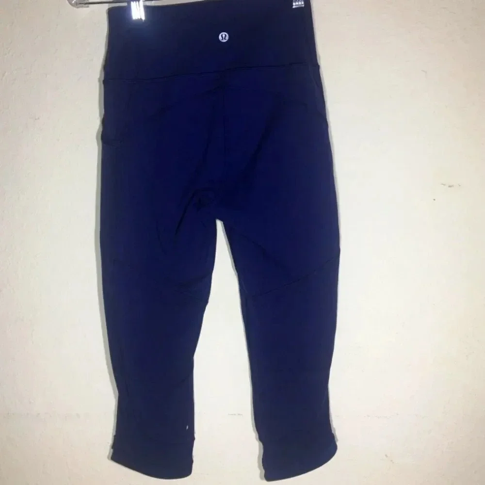 Womens lululemon Navy Blue Capri Leggings P3 Size 4